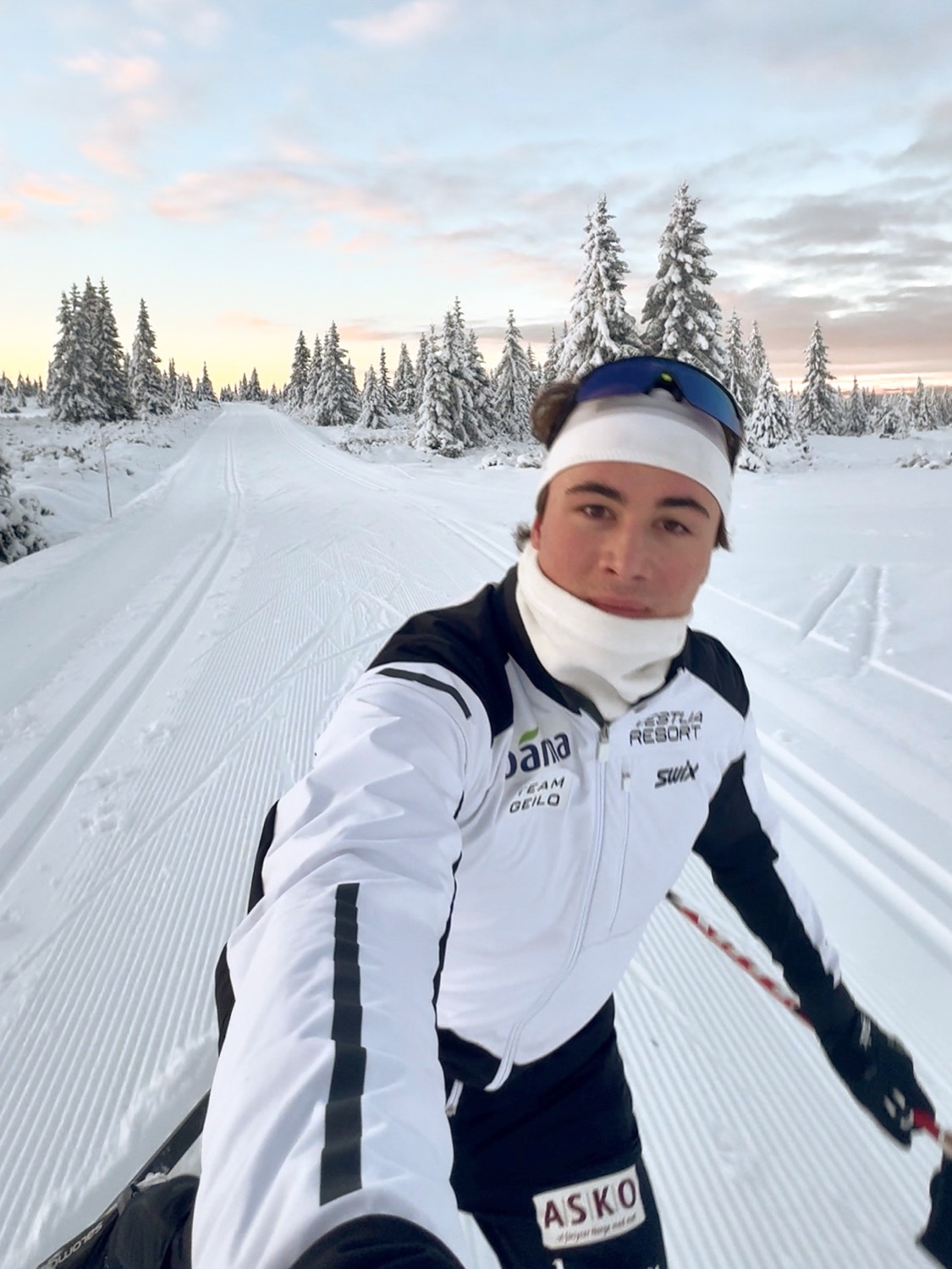 Kjerand Kvelvane på skitrening i langrennsløype